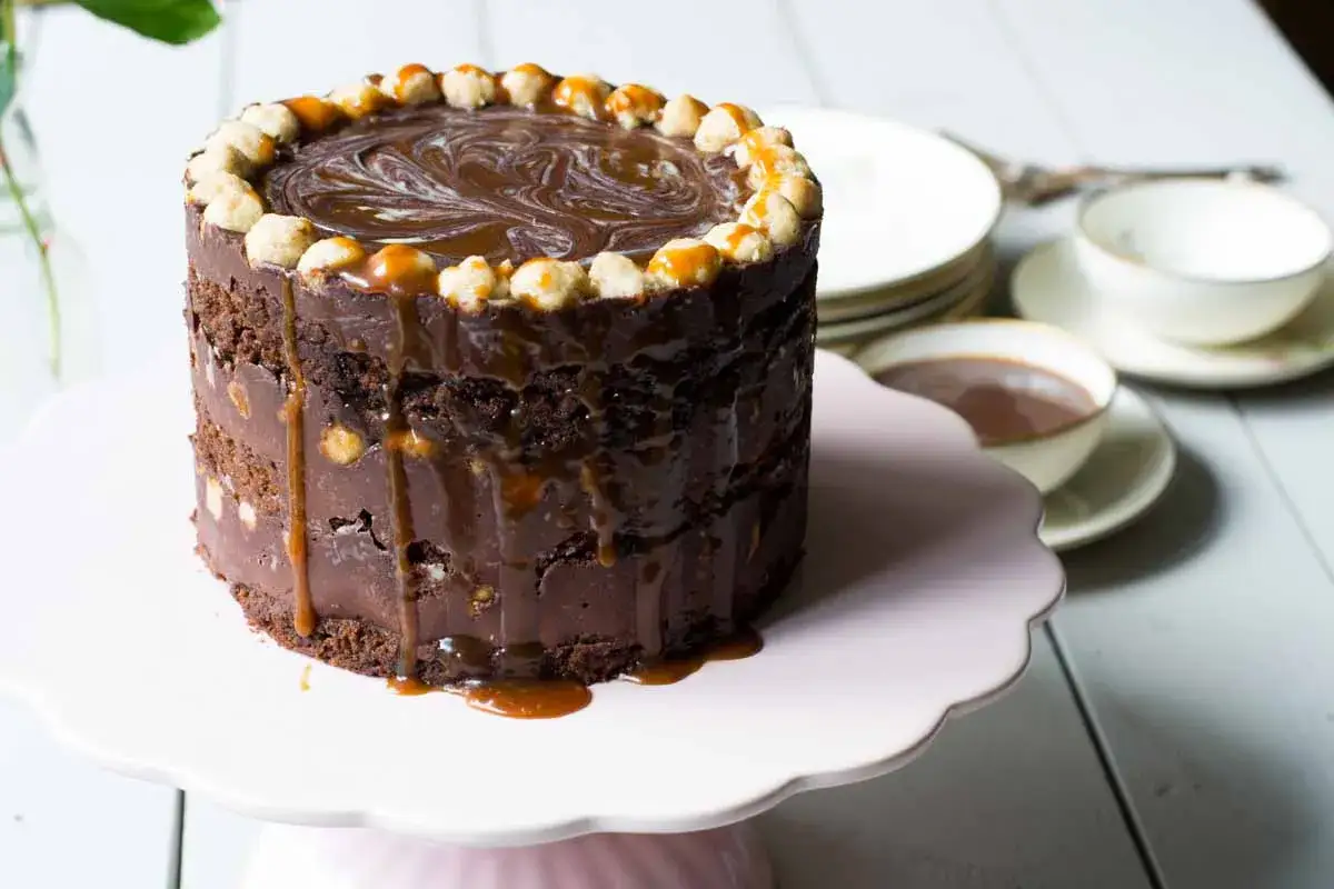 En l&auml;cker kolat&aring;rta med choklad och n&ouml;tter, perfekt f&ouml;r ett speciellt tillf&auml;lle. Detta kolat&aring;rta recept &auml;r en dr&ouml;m f&ouml;r alla choklad&auml;lskare.