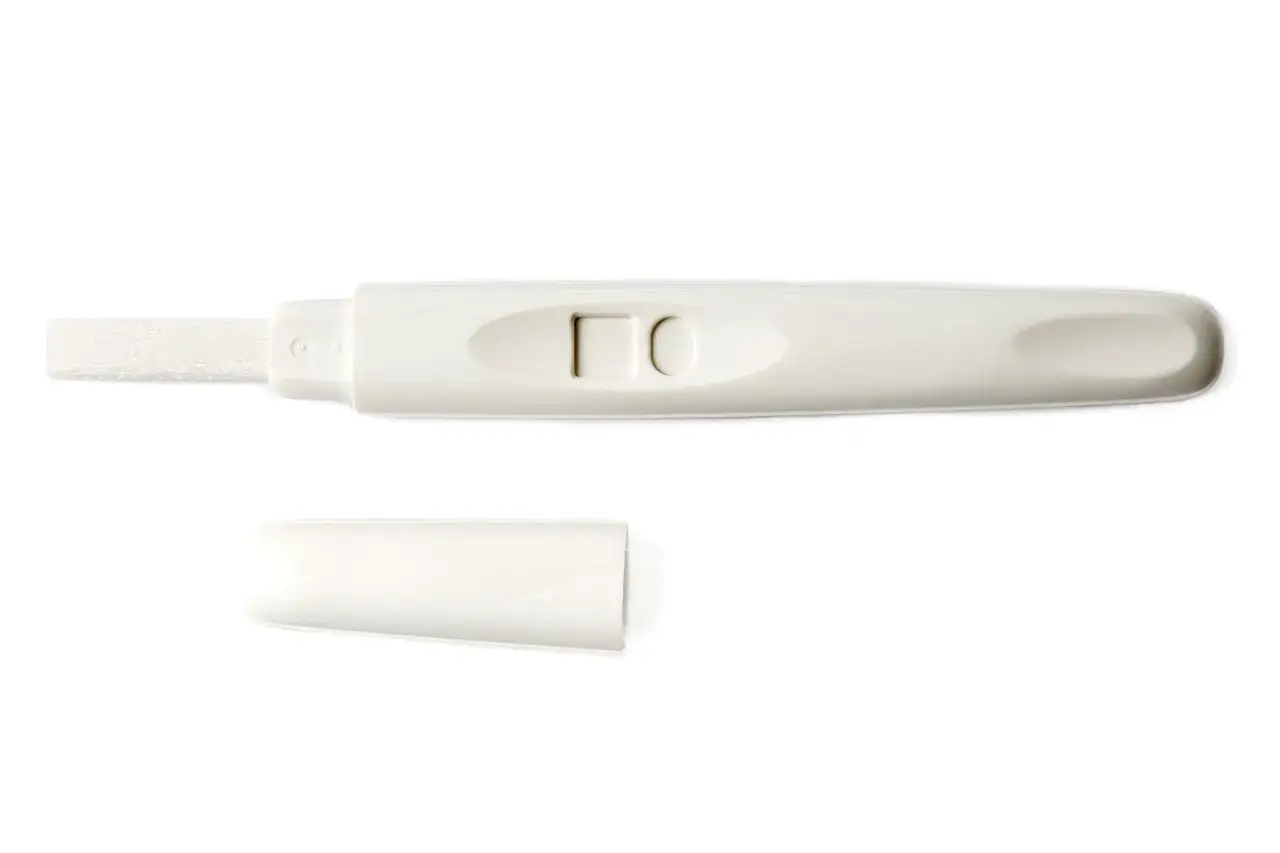 Graviditetstest visar tv&aring; streck, vilket indikerar graviditet. Kanske &auml;r du gravid utan symtom?